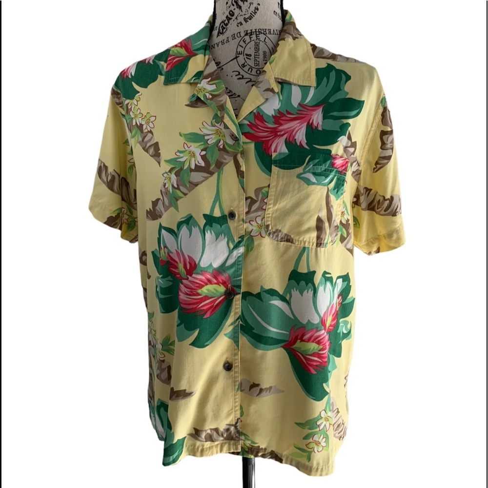 Liz Claiborne women’s medium petite tropical shirt